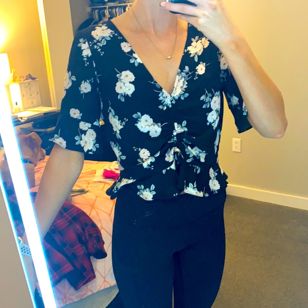 Cute floral top!